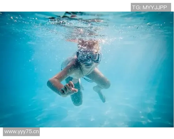 游泳对身体健康的多重益处，提升心肺功能增强肌肉力量助力减压和改善心理状态